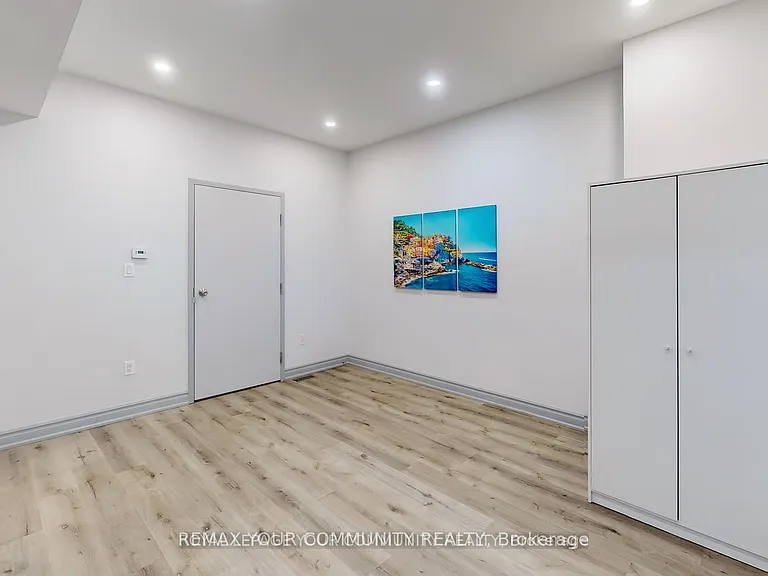586 Parliament St #C — Photo 8