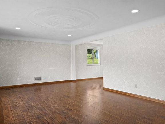 5th image of 12610 Deborah Dr