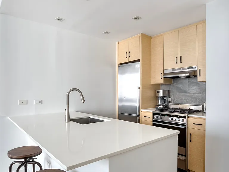 30 Cliff St #6B — Photo 3