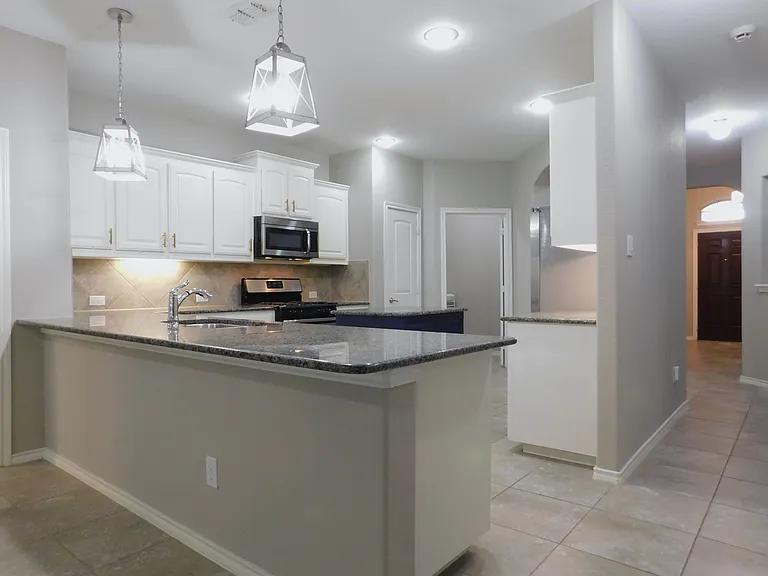 2401 Windhaven Dr — Photo 10