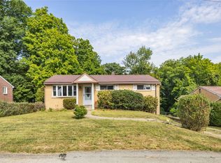 378 Colonial Manor Rd, Irwin, PA 15642