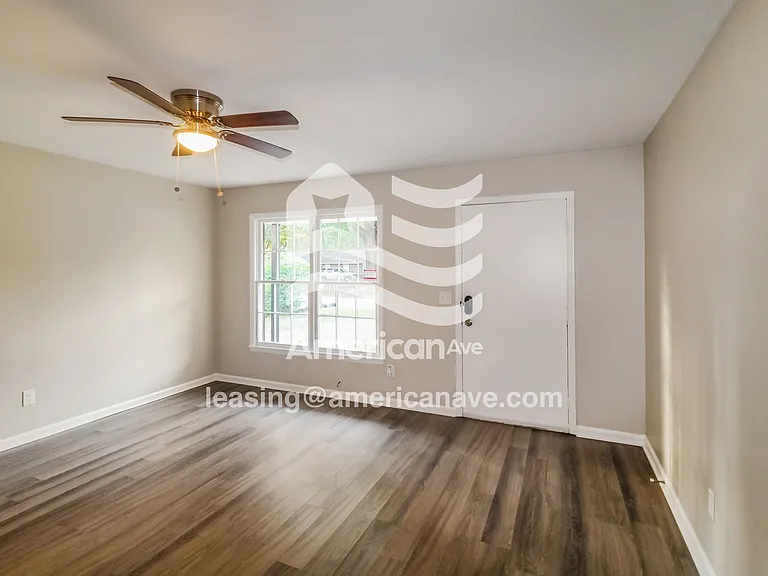 1561016_003_living_room_13843812.jpg