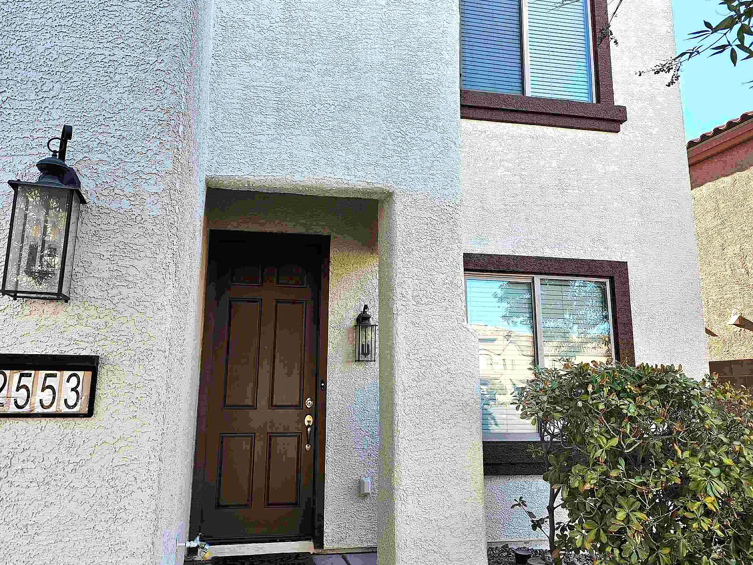 5 bed, 3800 sqft, $3,200 — Photo 2