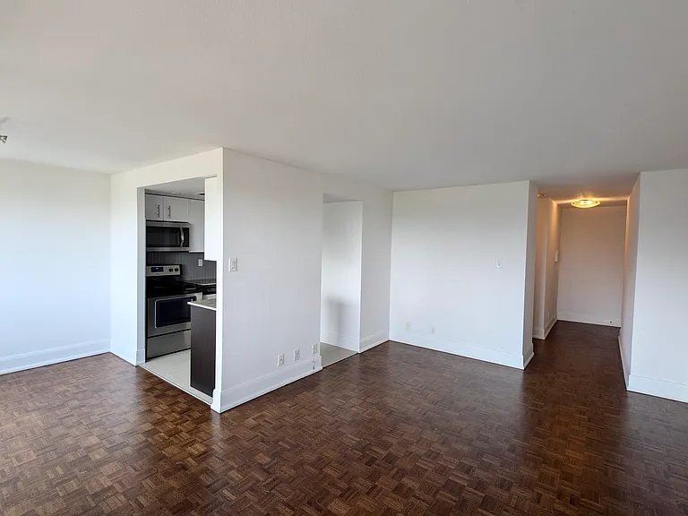 77 Saint Clair Ave E — Photo 14