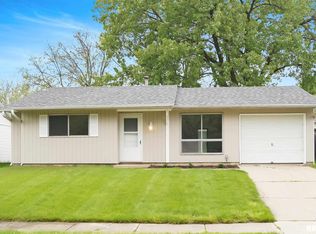 4033 W Hillmont Rd, Peoria, IL 61615