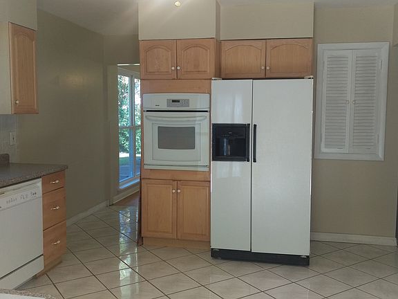 All appliances are included.