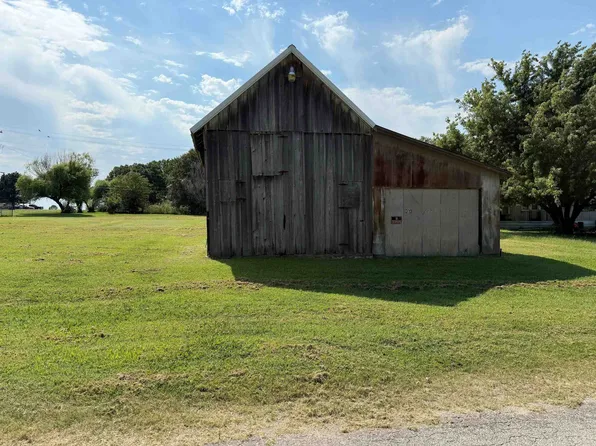 319 N Poplar St, Burden, KS 67019