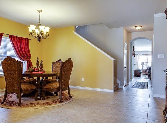 2nd image of 2808 Oak Glen Dr