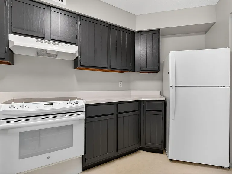 Woodhue Apartments — Photo 48