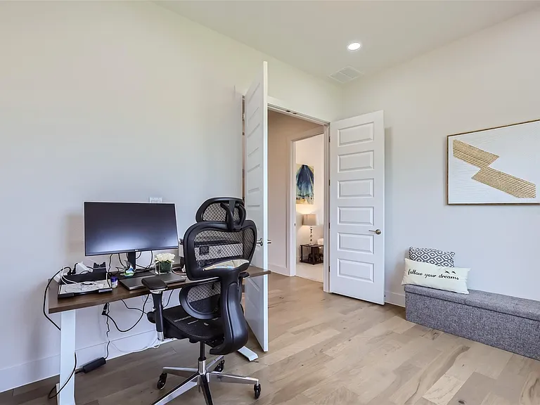 704 Palamos Dr — Photo 9