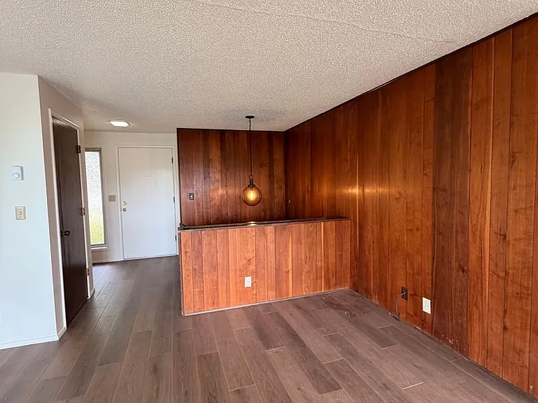 2610 Elinor St — Photo 8
