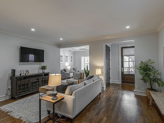4th image of 1725 14th Ave S #B