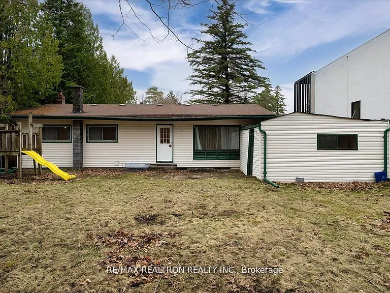 97 Park Cres — Photo 37