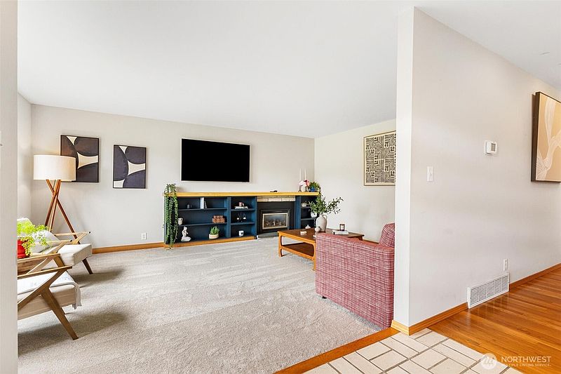 4th image of 17529 93rd Avenue NE