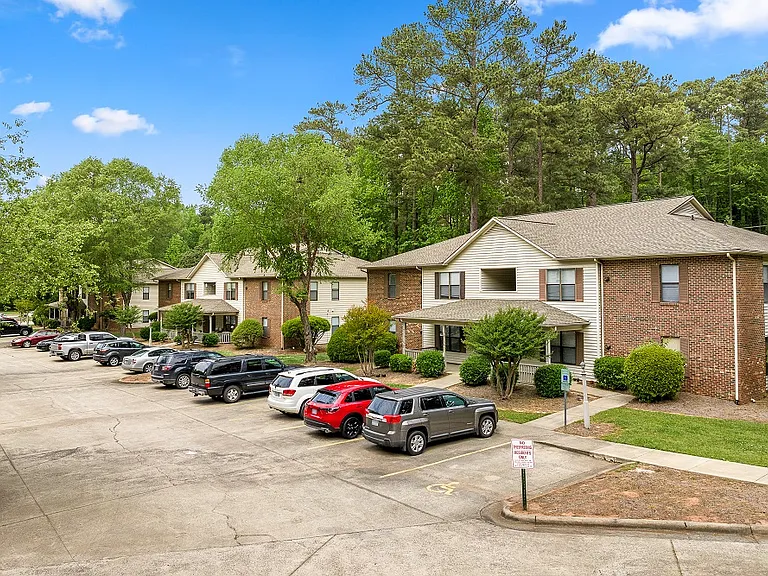 Timberwood Place Apartments — Photo 11