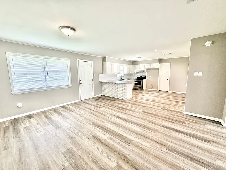 16820 Dahlgren Ave — Photo 7