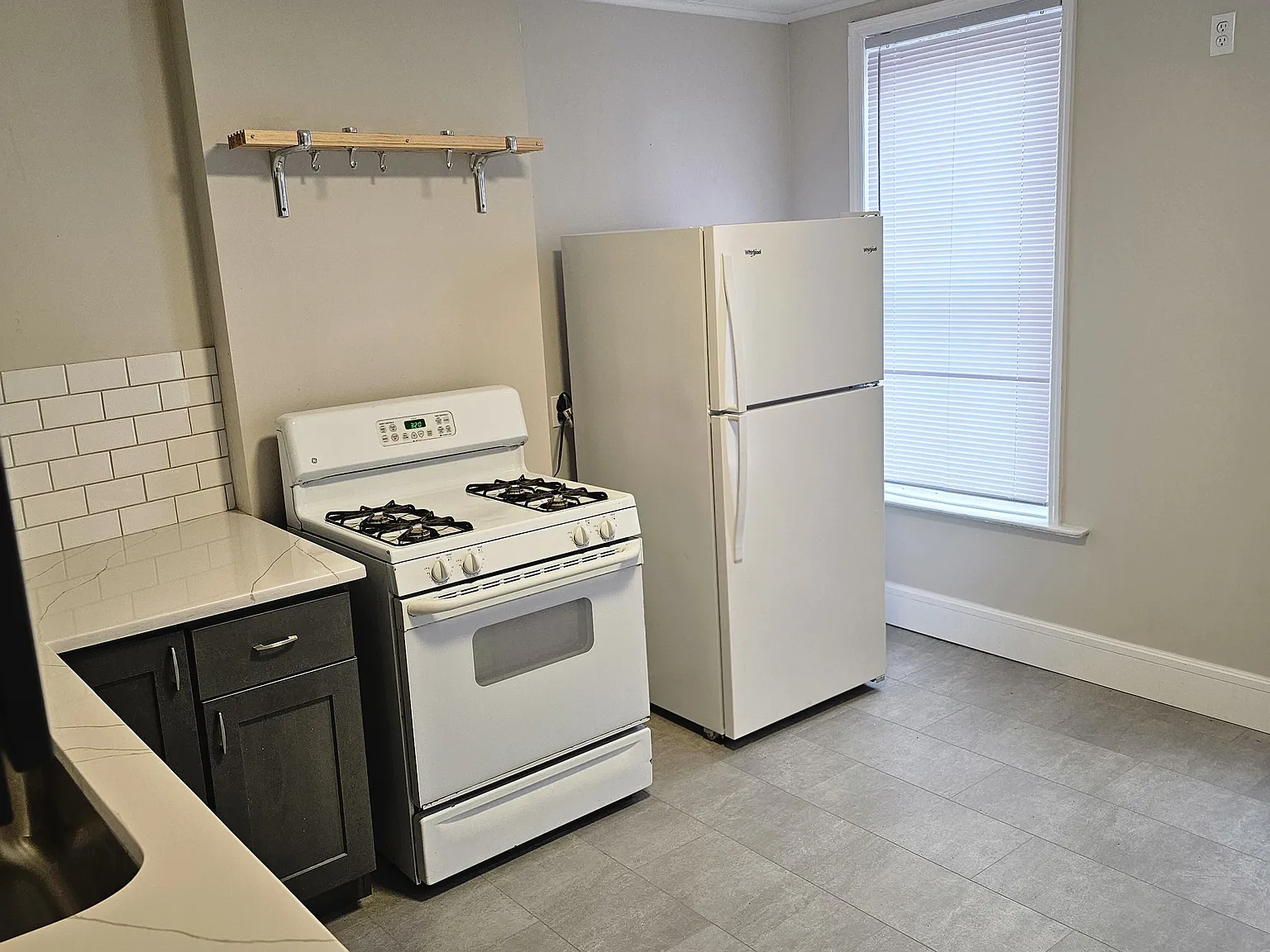 2 bed, 1400 sqft, $1,400 — Photo 2