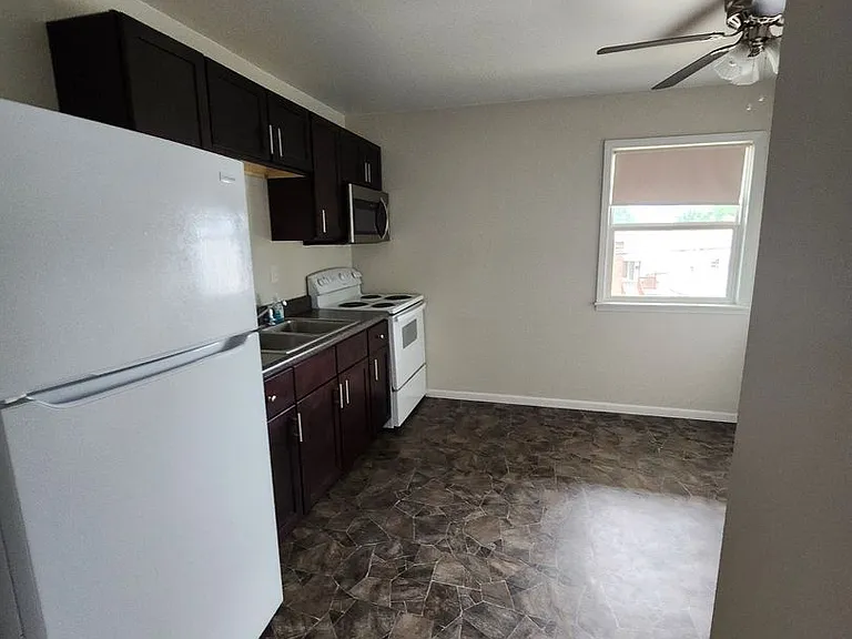 117 E Harrison St — Photo 1