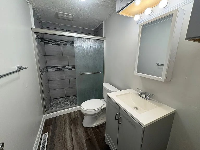 649 Maplewood Ave — Photo 6