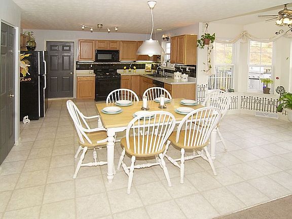 Eat in kitchen