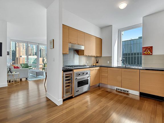 3rd image of 10 W End Ave APT 22D