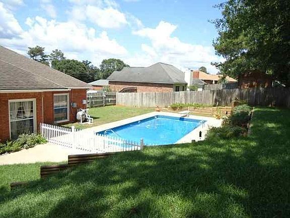 3rd image of 614 Wildwood Dr