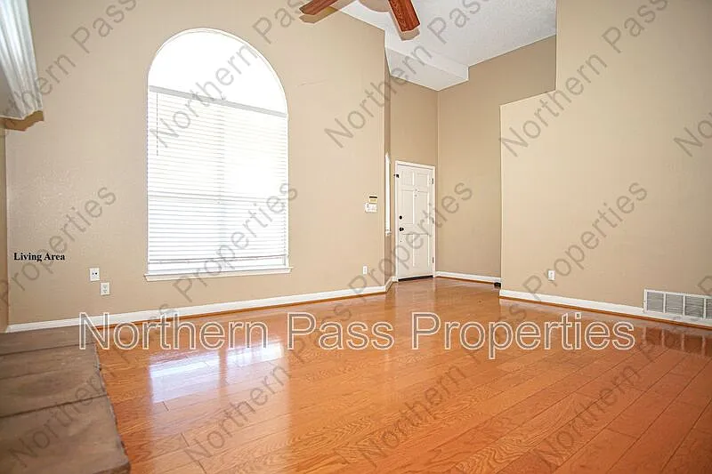 3 bed, 2.0 bath, 1359 sqft, $1,895 — Photo 4