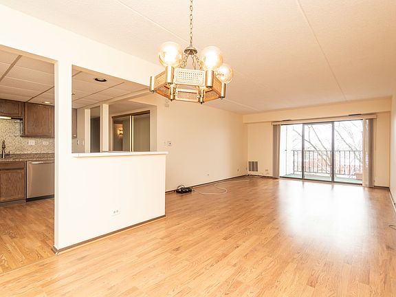 5th image of 450 Plum Creek Dr APT 305