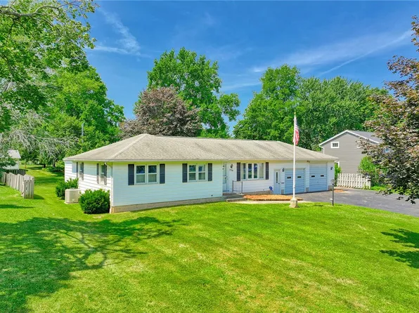 239 London Rd, Webster, NY 14580