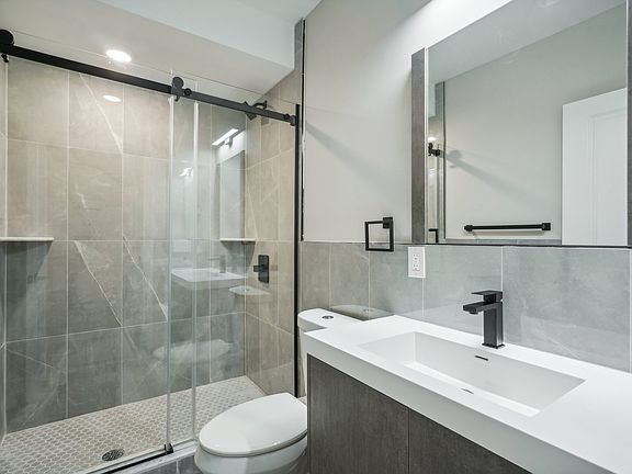 4th image of 2635 W Jefferson St #305
