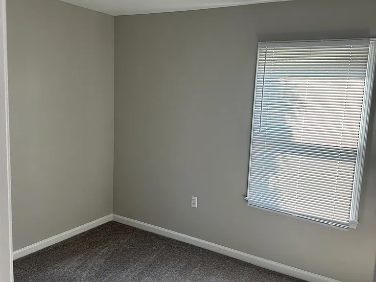 1030 N Maple Rd — Photo 6