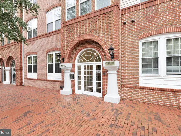 4950 Brenman Park Dr APT 201, Alexandria, VA 22304