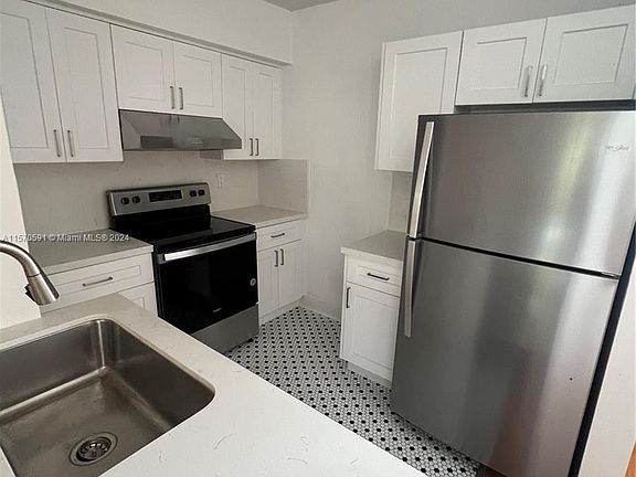 3rd image of 1561 West Ave APT 3
