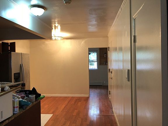 2nd image of 1427 Greene Ave APT 1