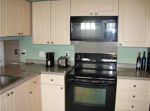 5th image of 1500 W Esplanade Ave APT 31F