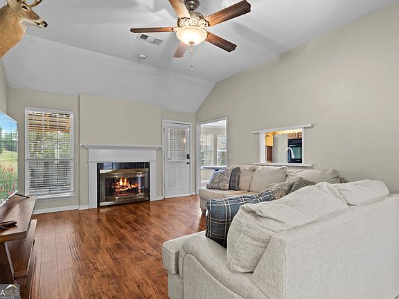 5th image of 329 Doublegate Dr