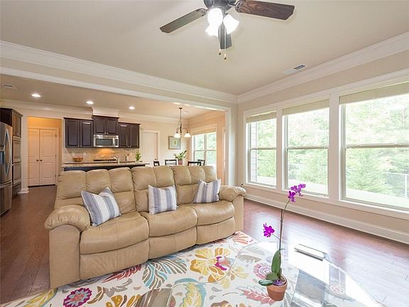 4th image of 1420 Roswell Manor Cir