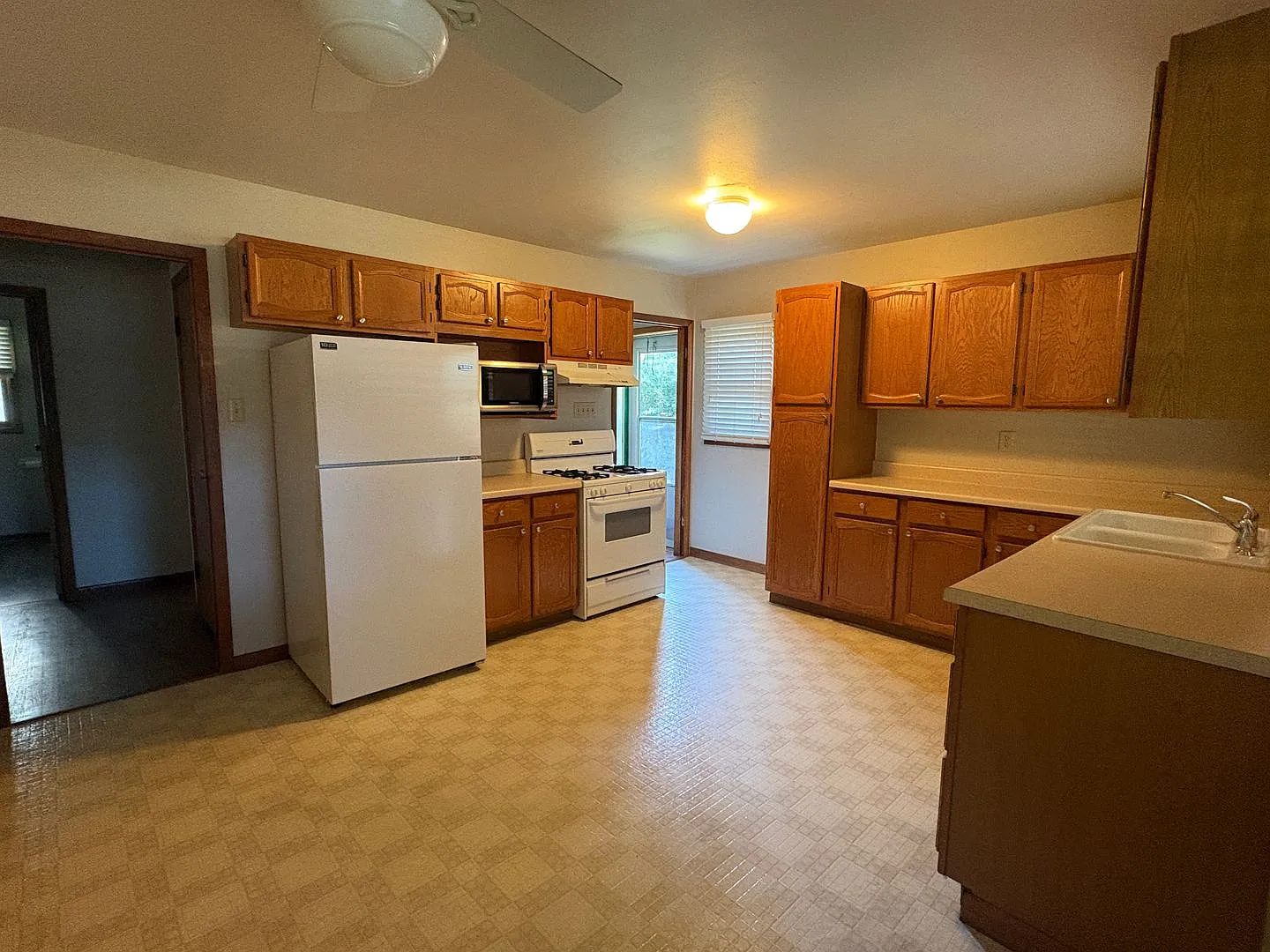 4 Bedroom Single Family — Photo 2