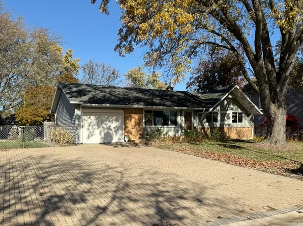655 W Comstock Ave, Elmhurst, IL 60126