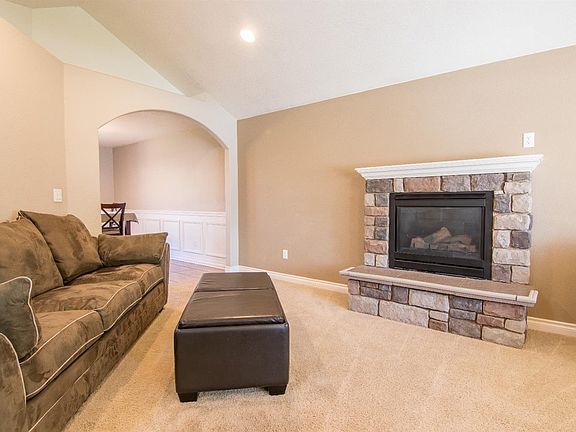 5th image of 1020 Willowdale Ave