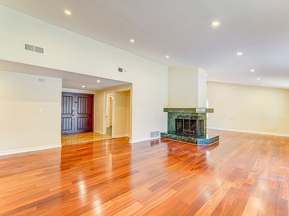 5th image of 20616 Oxnard St