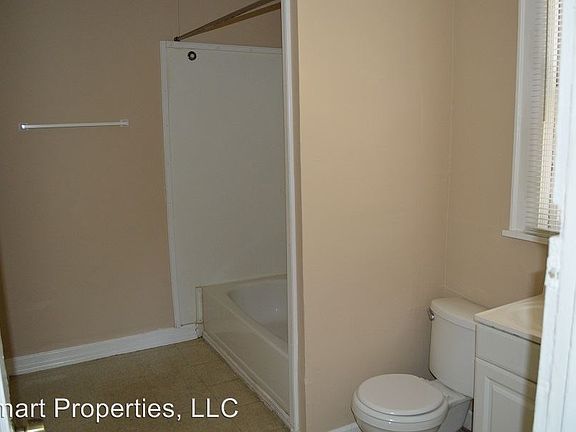 3rd image of 208 E Park St