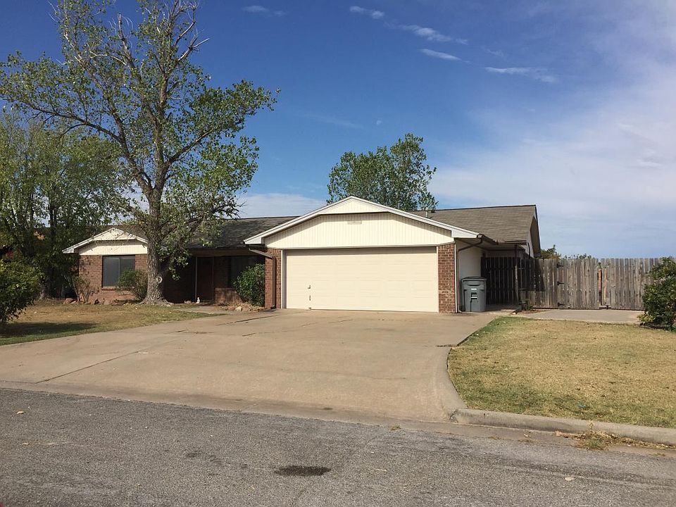 1st image of 303 NW Parkwood Pl