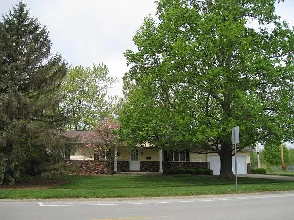 2104 Reynolds Dr photo 1