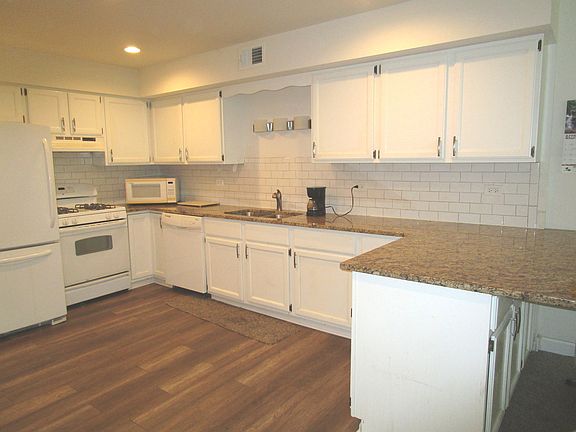 5th image of 324 Brookdale Dr APT B