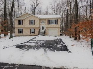 8138 Mayfair Rd, Tobyhanna, PA 18466