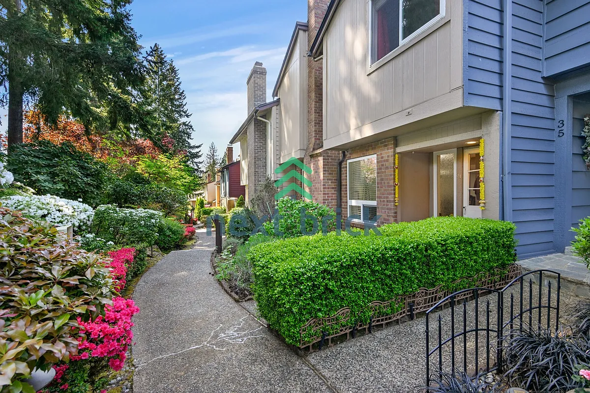 Building Photo - 1035 156th Ave NE #34