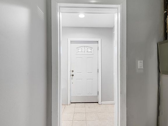 4th image of 13 Meadow St