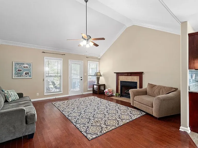 2231 Fairfax Dr — Photo 34