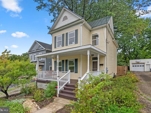 3710 37th St, Mount Rainier, MD 20712